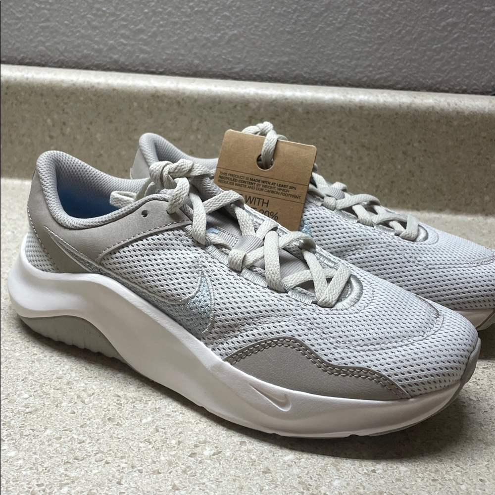 New- Nike Legend Essential 3 Next Nature New Size 6.5 Sneakers